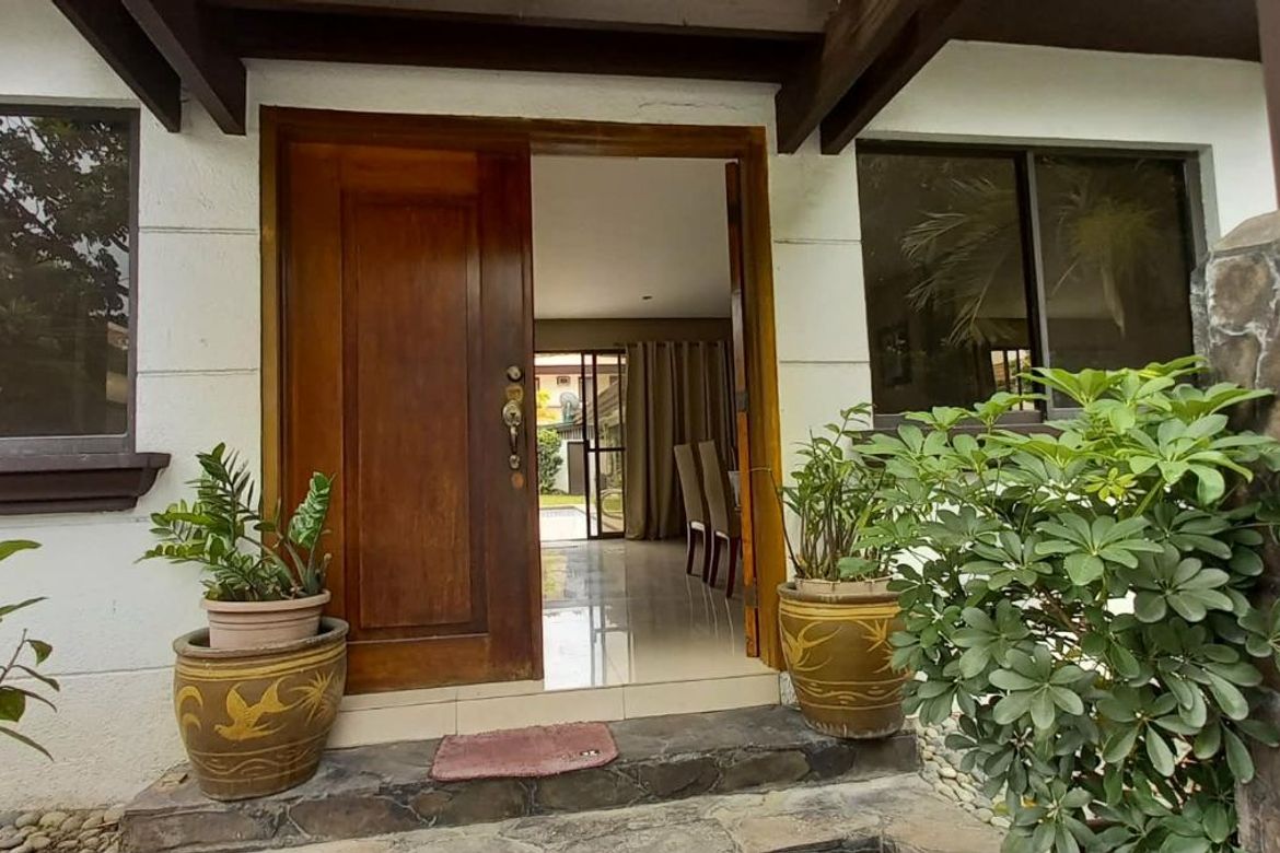 5 Bedroom House for Sale in Ugong, Pasig, Metro Manila