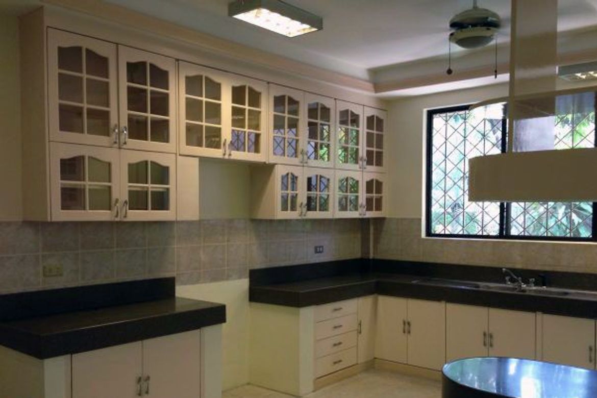 5 Bedroom House for Sale in Urdaneta Village, Bangkal, Makati, Metro Manila near MRT-3 Magallanes – photo 3