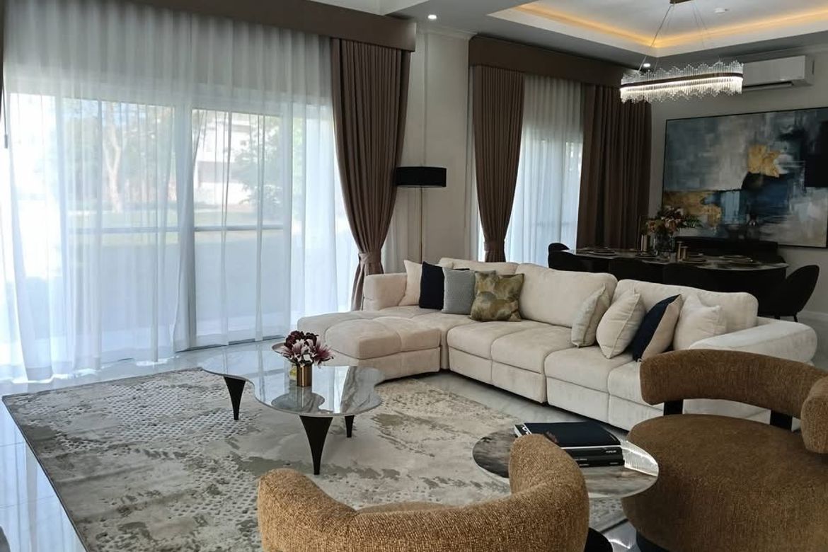 5 Bedroom House for Sale in Versailles Alabang Village, Almanza Dos, Las Piñas, Metro Manila