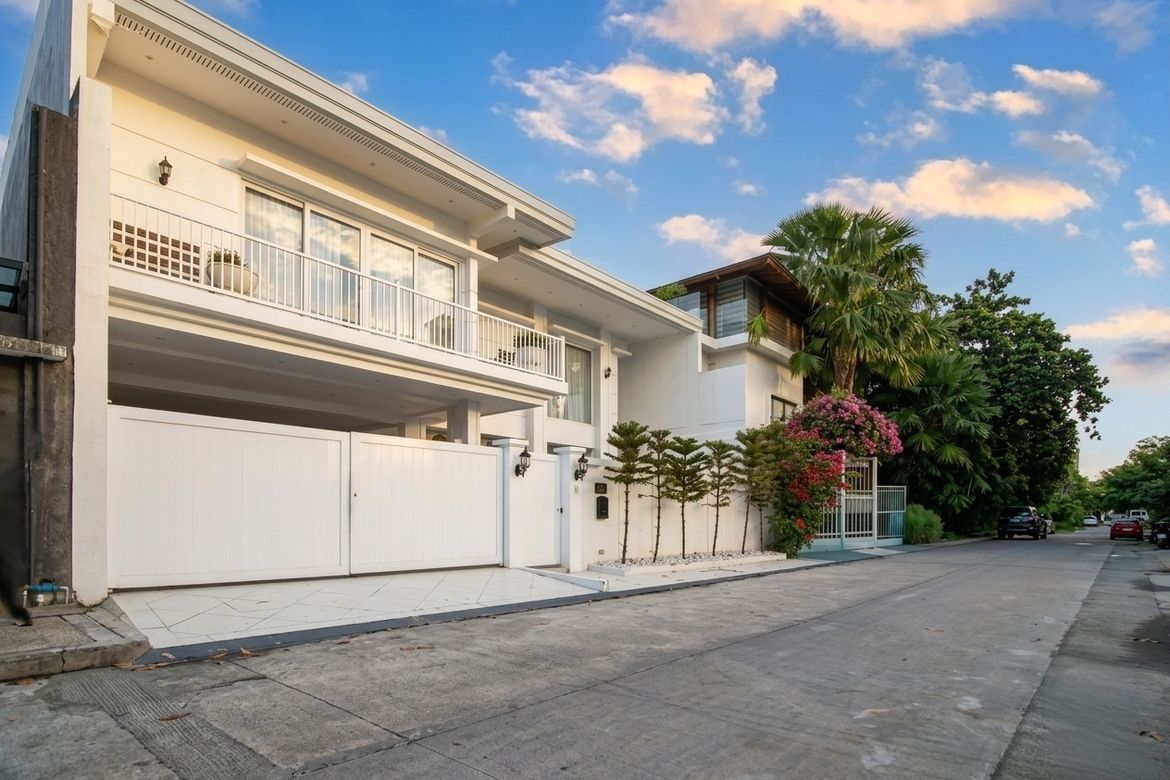5 Bedroom House for Sale in Western Bicutan, Taguig, Metro Manila