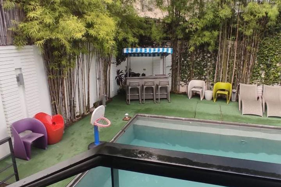 5 Bedroom House for Sale in White Plains, Quezon City, Metro Manila