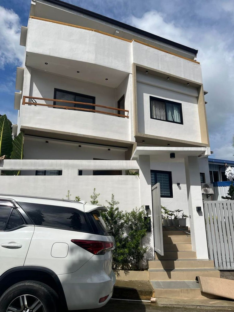 5-Bedroom Modern 3-Storey House with Overlooking View for Sale in Blue Mountains, Antipolo, Rizal – photo 4