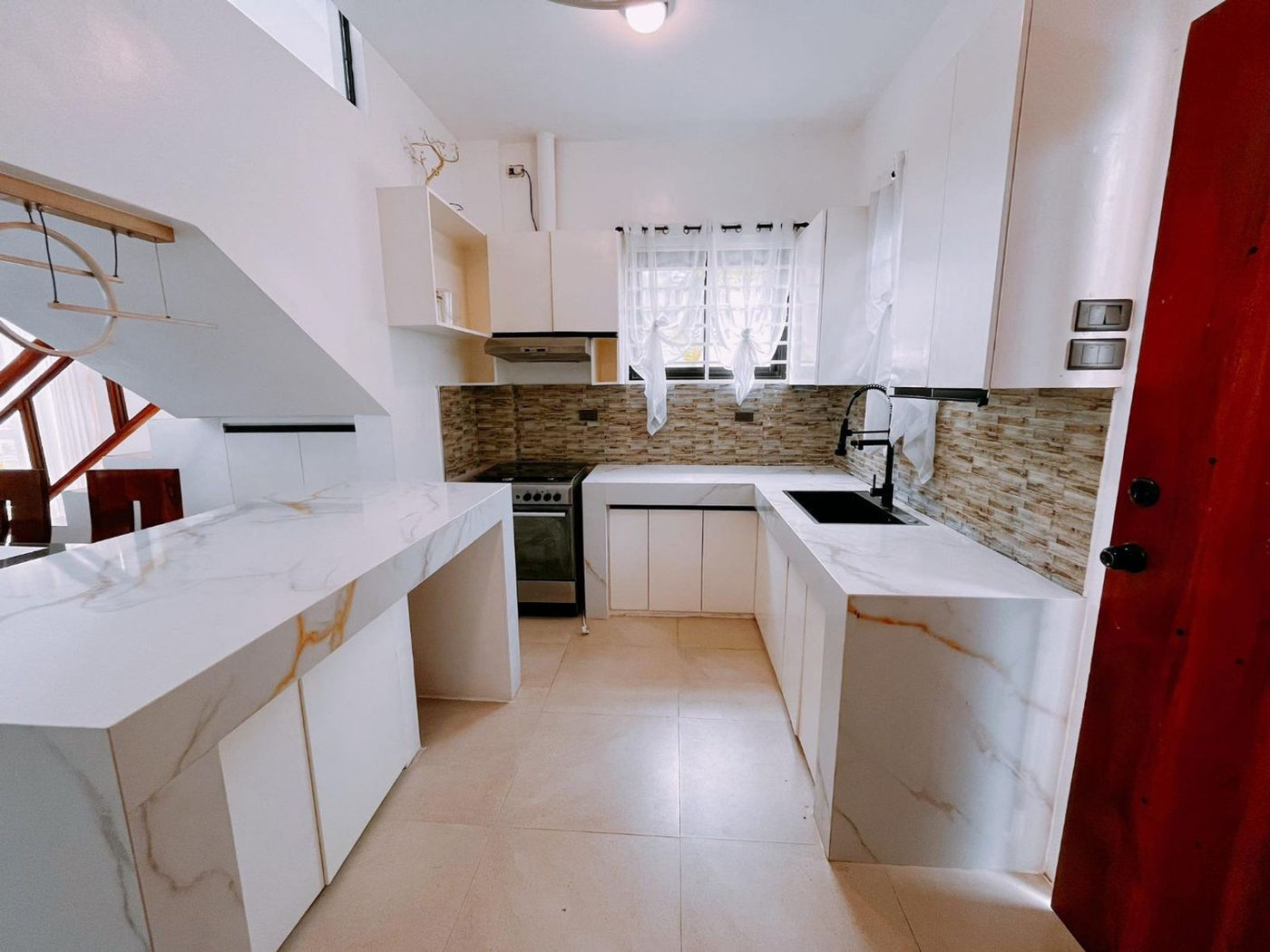5-Bedroom Modern 3-Storey House with Overlooking View for Sale in Blue Mountains, Antipolo, Rizal – photo 31