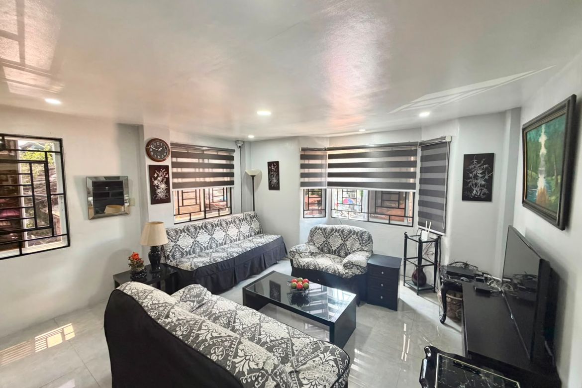 5 Bedroom Shophouse for Sale in Isabelita, San Juan, Metro Manila near LRT-2 J. Ruiz