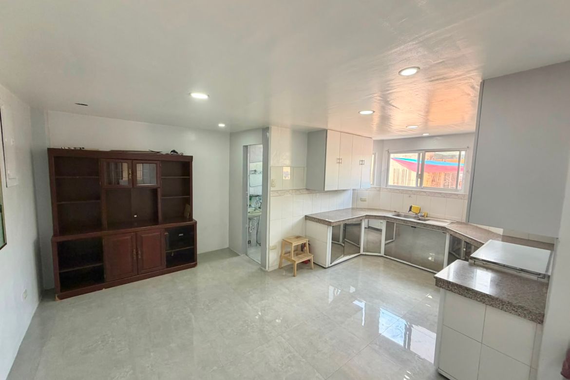 5 Bedroom Shophouse for Sale in Isabelita, San Juan, Metro Manila near LRT-2 J. Ruiz – photo 2