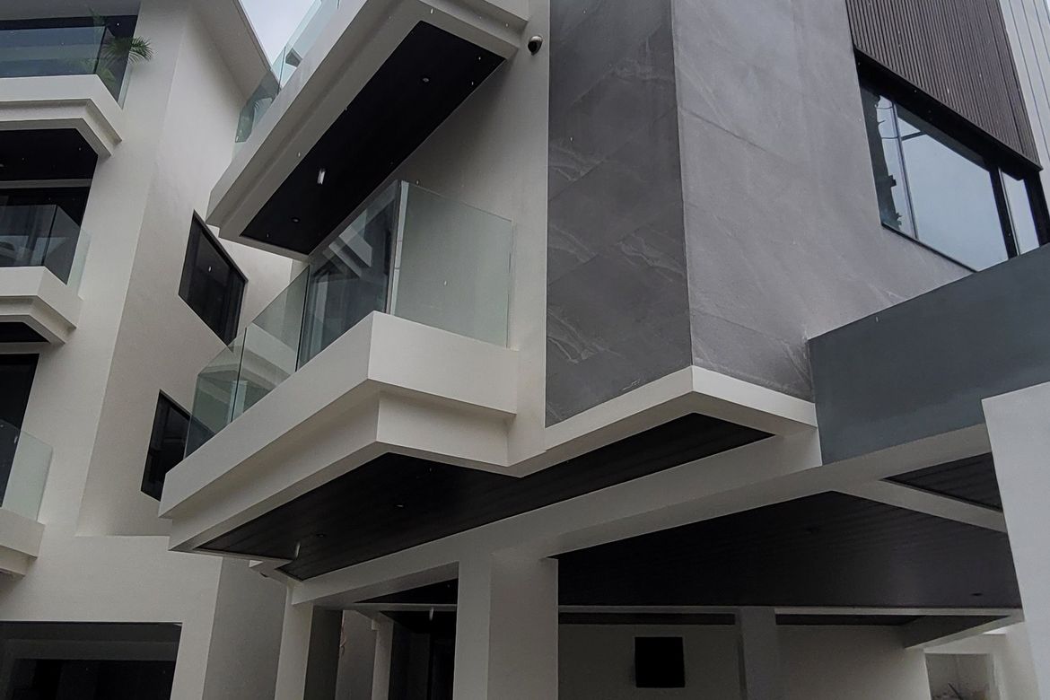 5 Bedroom Townhouse for Sale in Addition Hills, San Juan, Metro Manila