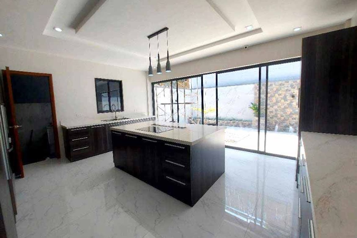 5 Bedroom Townhouse for Sale in Alabang, Muntinlupa, Metro Manila – photo 8
