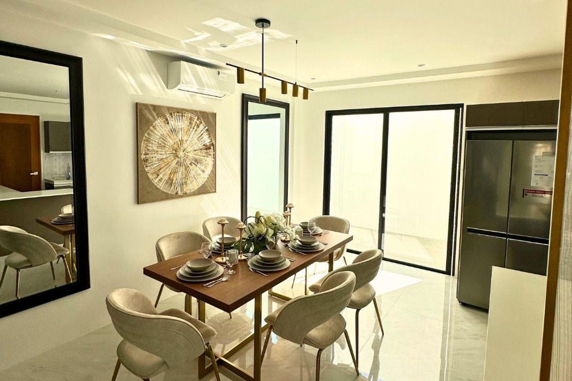 5 Bedroom Townhouse for Sale in Almanza Uno, Las Piñas, Metro Manila – photo 4
