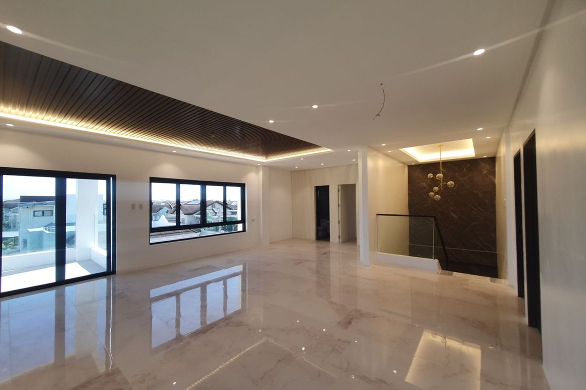 5 Bedroom Townhouse for Sale in Bayanan, Bacoor, Cavite