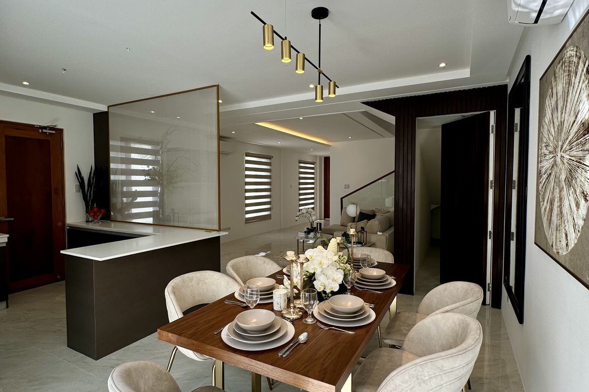 5 Bedroom Townhouse for Sale in BF Homes Parañaque, BF Homes, Parañaque, Metro Manila – photo 3