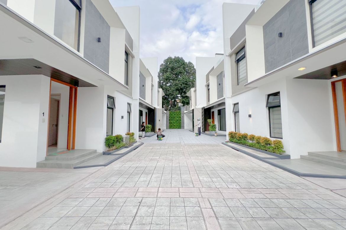 5 Bedroom Townhouse for Sale in BF Homes, Parañaque, Metro Manila