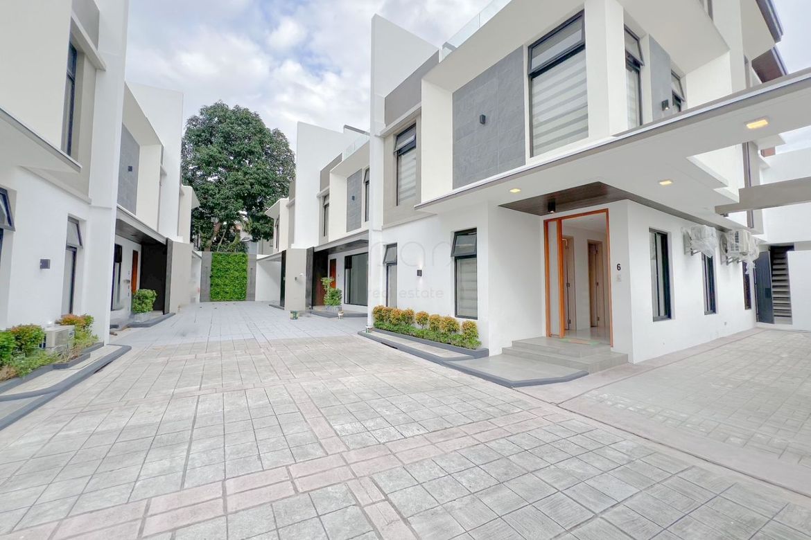 5 Bedroom Townhouse for Sale in BF Homes, Parañaque, Metro Manila – photo 2