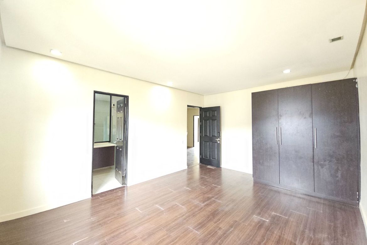 5 Bedroom Townhouse for Sale in BF Homes, Parañaque, Metro Manila – photo 2