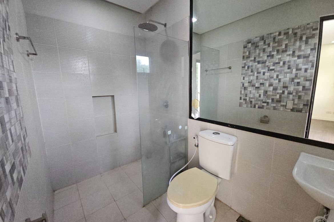 5 Bedroom Townhouse for Sale in BF Homes, Parañaque, Metro Manila – photo 6