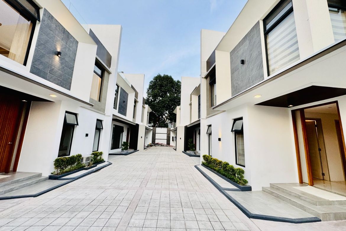 5 Bedroom Townhouse for Sale in BF Homes, Parañaque, Metro Manila – photo 2