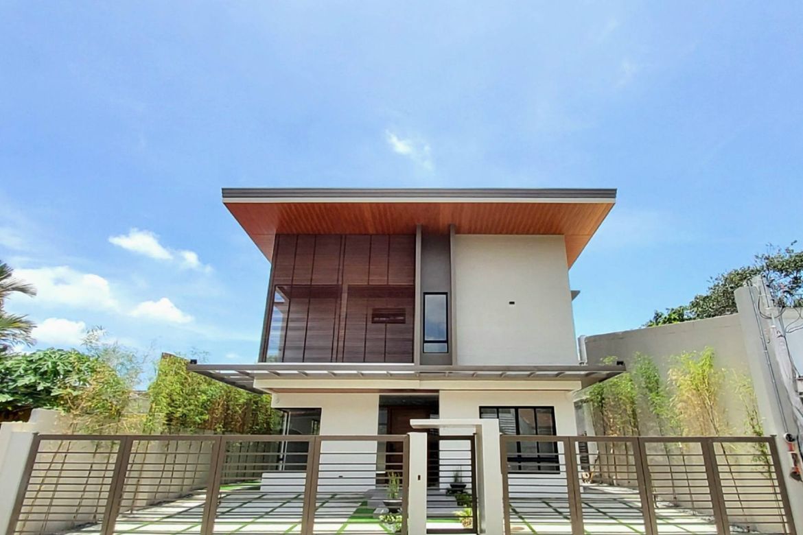 5 Bedroom Townhouse for Sale in BF Resort, Las Piñas, Metro Manila