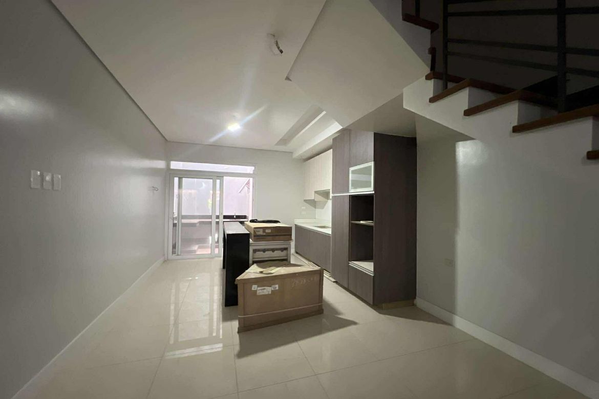 5 Bedroom Townhouse for Sale in Central, Quezon City, Metro Manila – photo 2