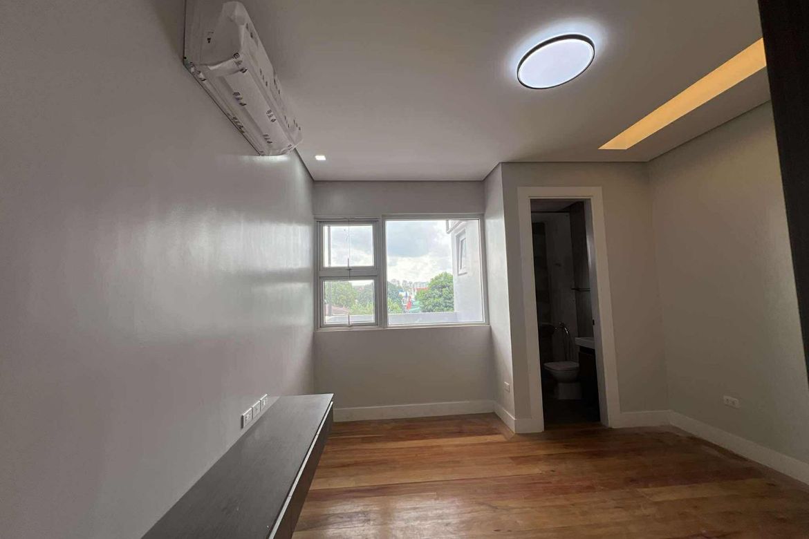 5 Bedroom Townhouse for Sale in Central, Quezon City, Metro Manila – photo 6