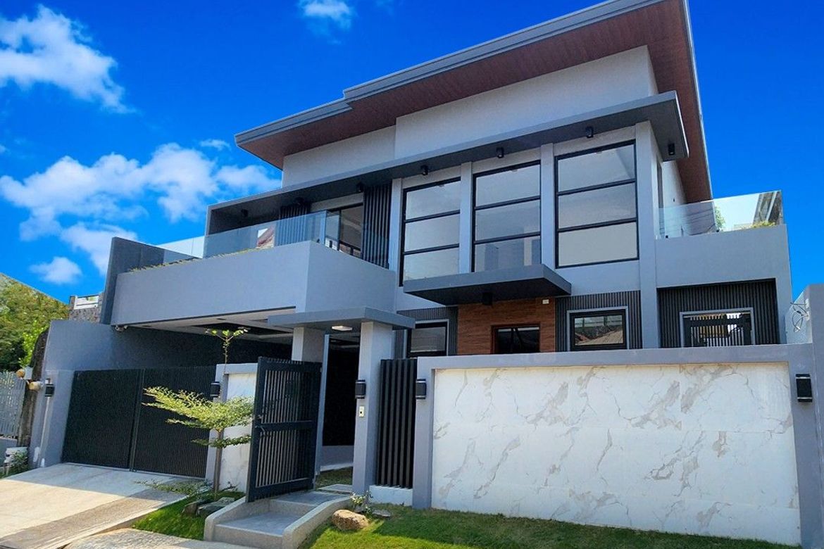 5 Bedroom Townhouse for Sale in Commonwealth, Quezon City, Metro Manila