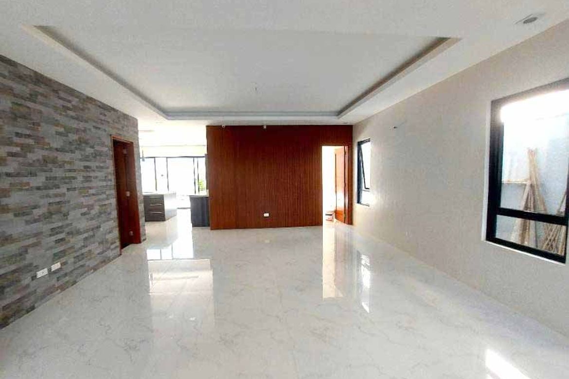 5 Bedroom Townhouse for Sale in Commonwealth, Quezon City, Metro Manila – photo 3