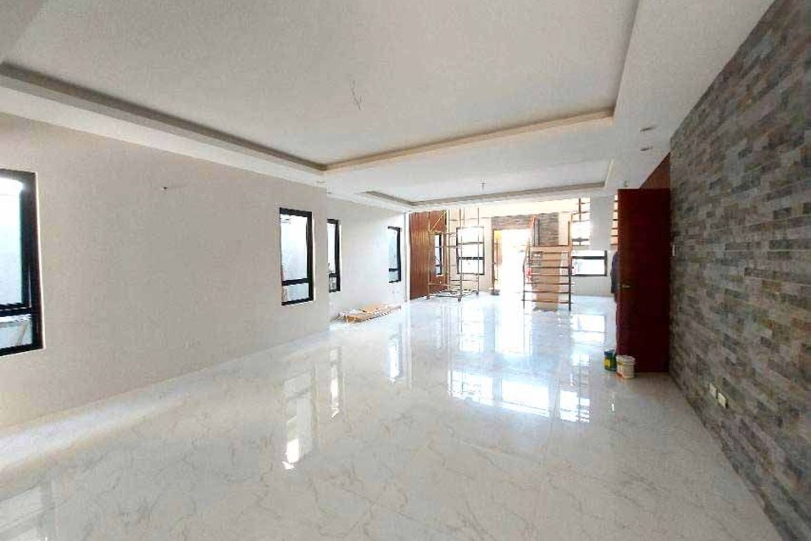 5 Bedroom Townhouse for Sale in Commonwealth, Quezon City, Metro Manila – photo 4