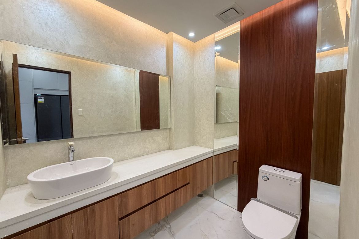 5 Bedroom Townhouse for Sale in Fortune, Marikina, Metro Manila