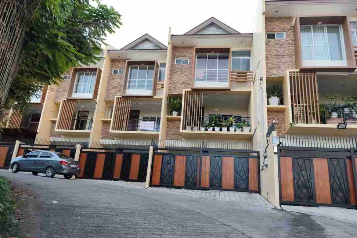 5 Bedroom Townhouse for Sale in Guadalupe, Cebu City, Cebu
