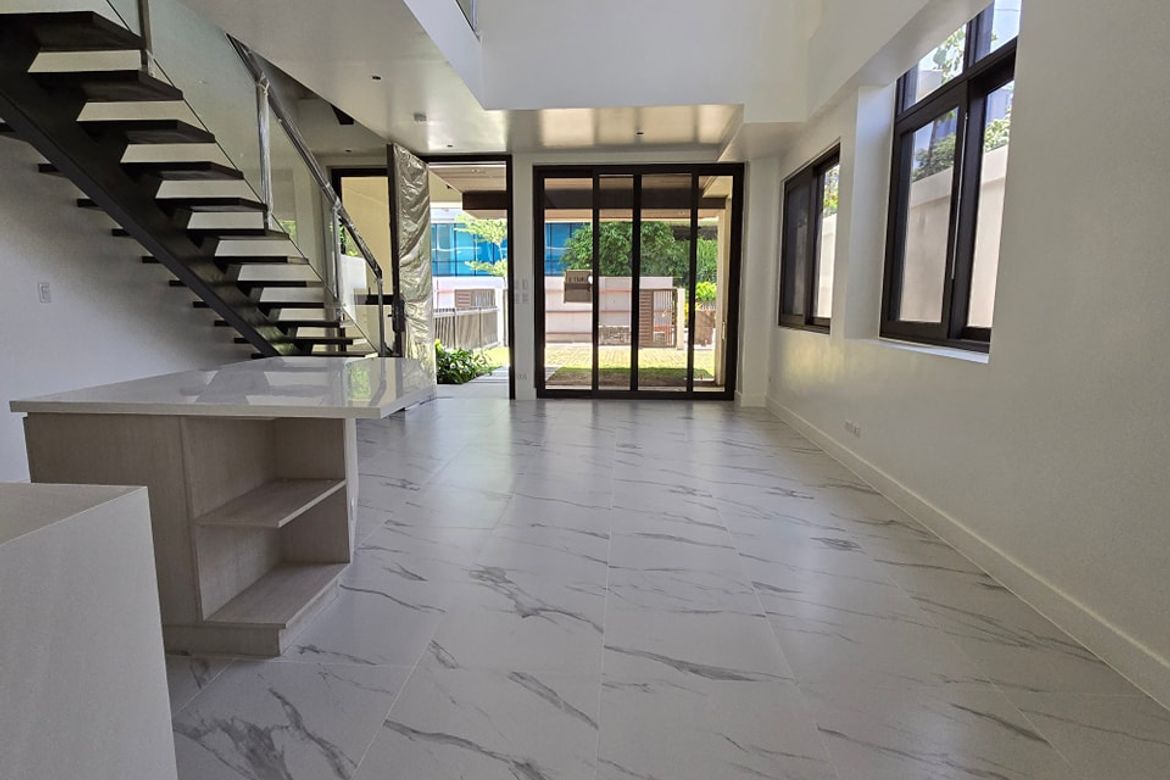5 Bedroom Townhouse for Sale in Hulo, Mandaluyong, Metro Manila