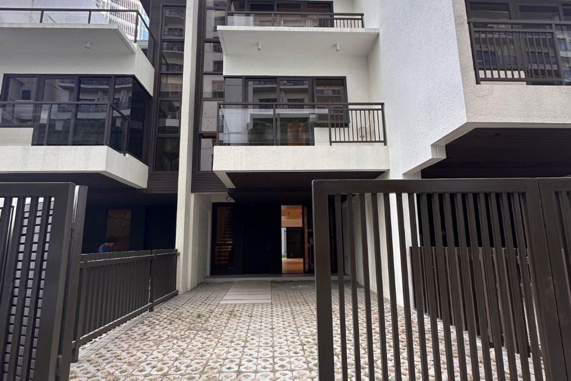 5 Bedroom Townhouse for Sale in Hulo, Mandaluyong, Metro Manila