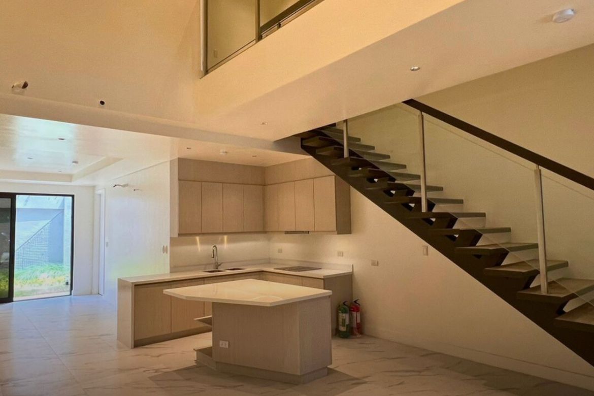 5 Bedroom Townhouse for Sale in Hulo, Mandaluyong, Metro Manila