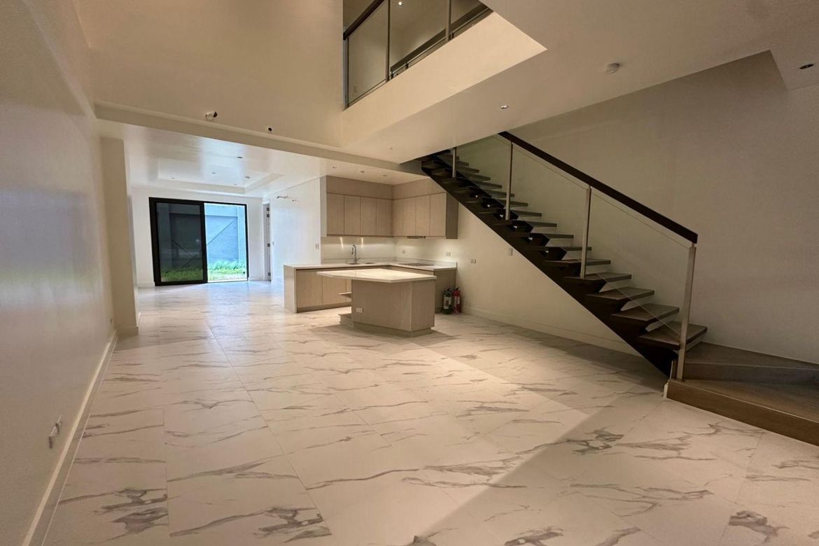 5 Bedroom Townhouse for Sale in Hulo, Mandaluyong, Metro Manila
