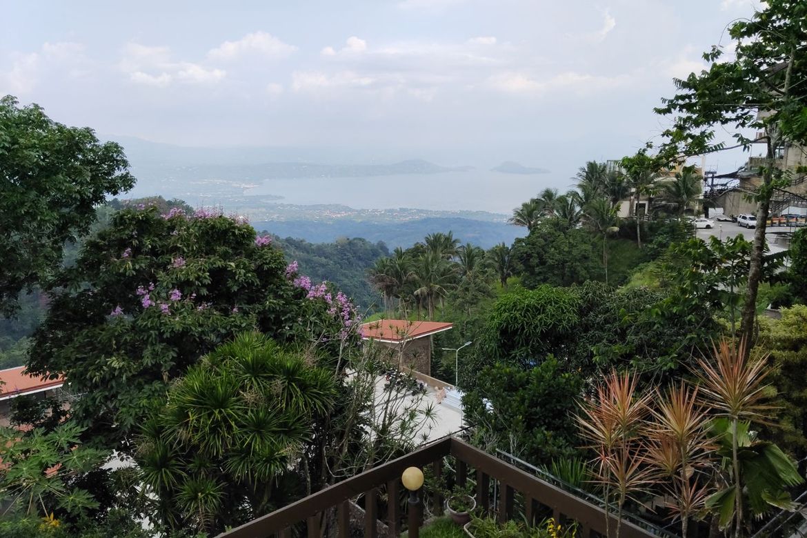 5 Bedroom Townhouse for Sale in Iruhin South, Tagaytay, Cavite