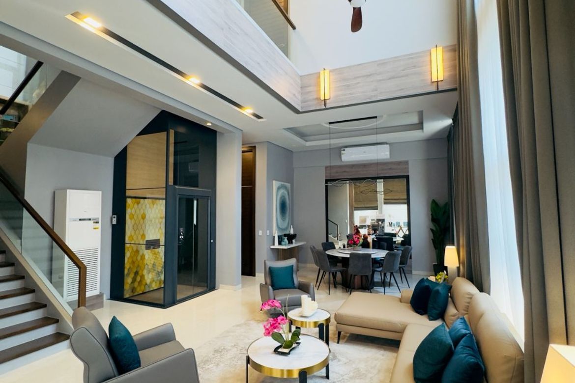 5 Bedroom Townhouse for Sale in Mariana, Quezon City, Metro Manila near LRT-2 Gilmore