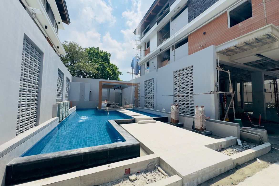 5 Bedroom Townhouse for Sale in Mariana, Quezon City, Metro Manila near LRT-2 Gilmore – photo 3