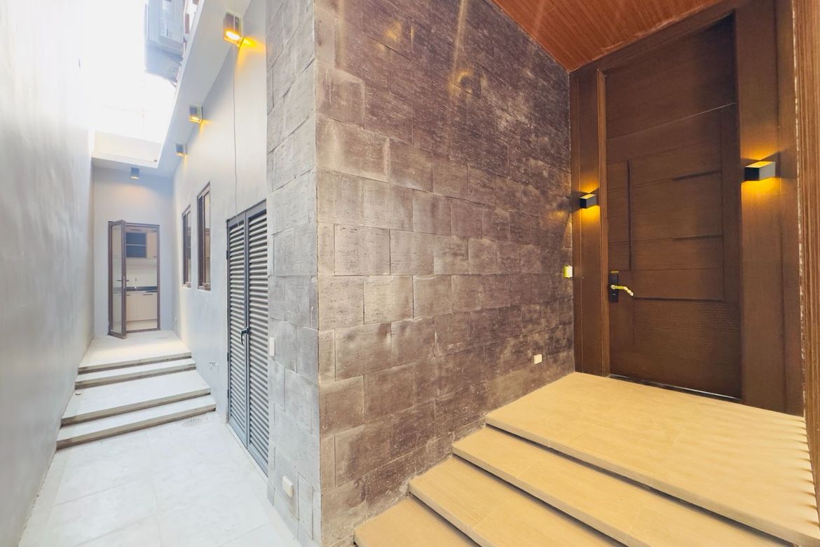 5 Bedroom Townhouse for Sale in Mariana, Quezon City, Metro Manila near LRT-2 Gilmore – photo 7