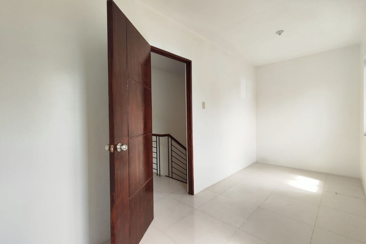 5 Bedroom Townhouse for Sale in Marulas, Valenzuela, Metro Manila – photo 4