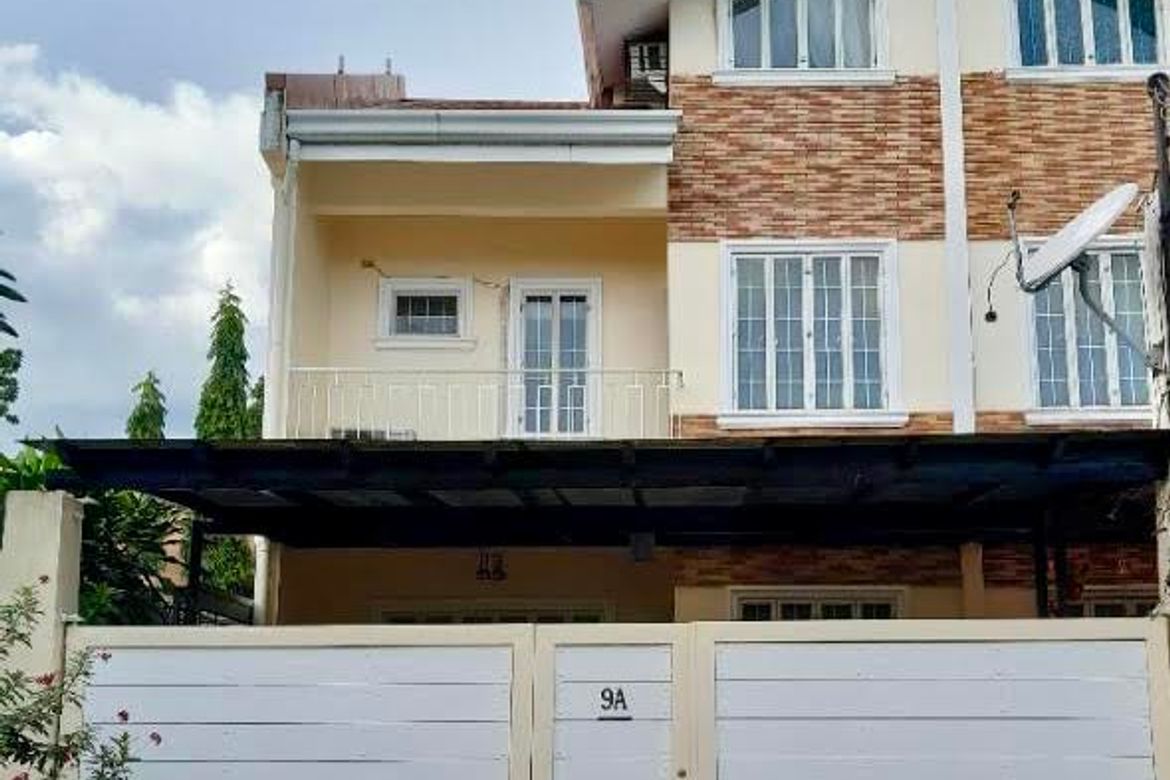 5 Bedroom Townhouse for Sale in Merville, Parañaque, Metro Manila