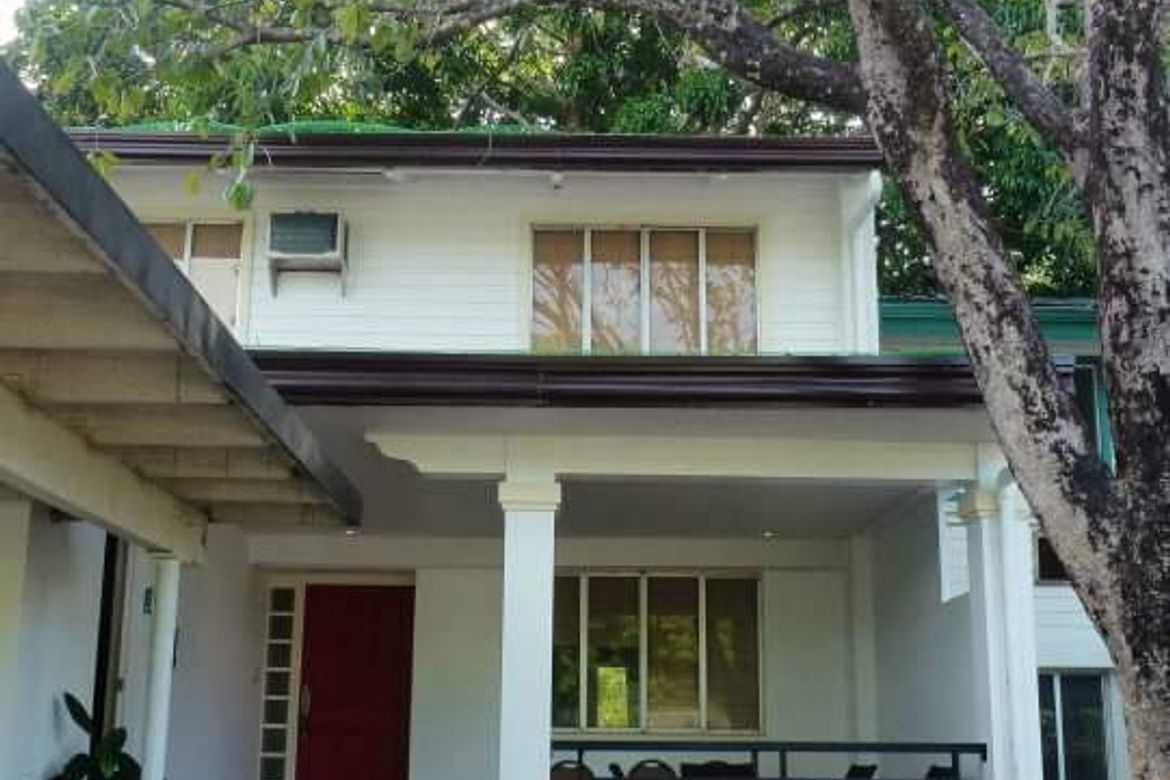 5 Bedroom Townhouse for Sale in Old Cabalan, Olongapo, Zambales
