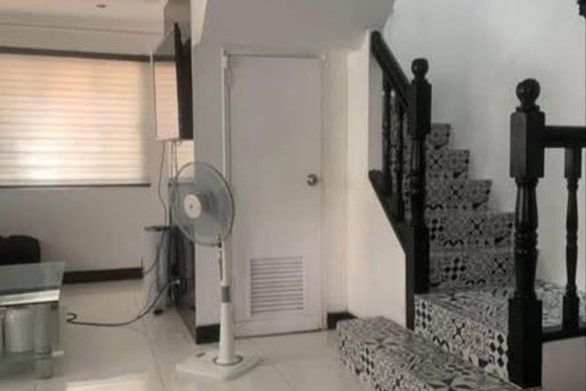 5 Bedroom Townhouse for Sale in Pasadeña, San Juan, Metro Manila near LRT-2 Gilmore