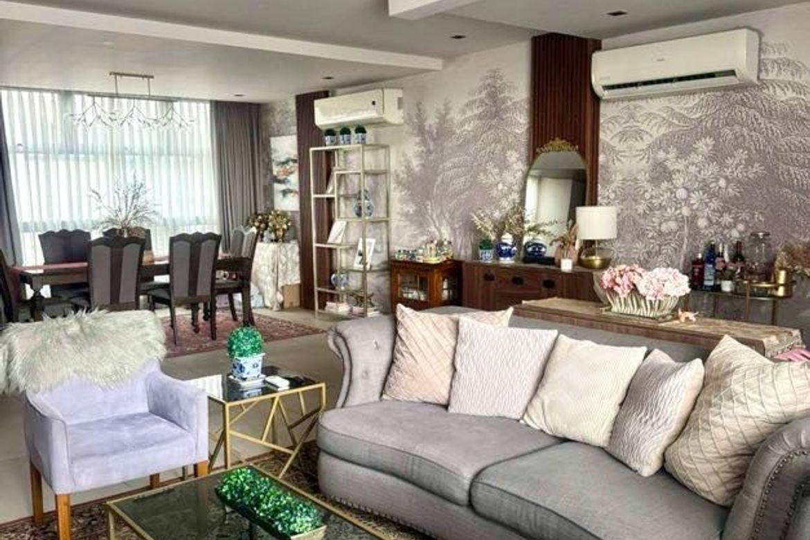 5 Bedroom Townhouse for Sale in Pedro Cruz, San Juan, Metro Manila near LRT-2 J. Ruiz