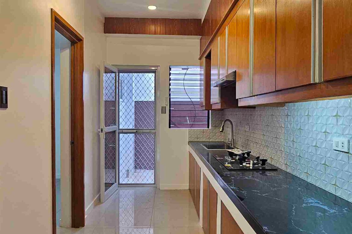 5 Bedroom Townhouse for Sale in Pilar, Las Piñas, Metro Manila – photo 6