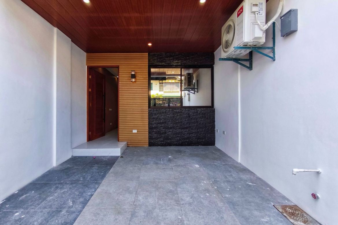 5 Bedroom Townhouse for Sale in Pilar, Las Piñas, Metro Manila – photo 2