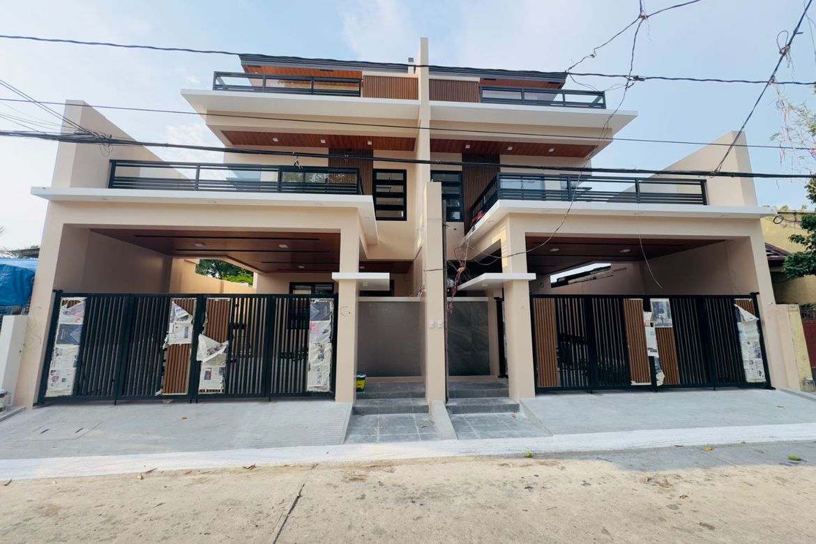 5 Bedroom Townhouse for Sale in Pilar, Las Piñas, Metro Manila