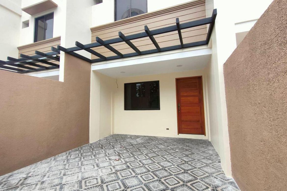 5 Bedroom Townhouse for Sale in Poblacion, Muntinlupa, Metro Manila – photo 2