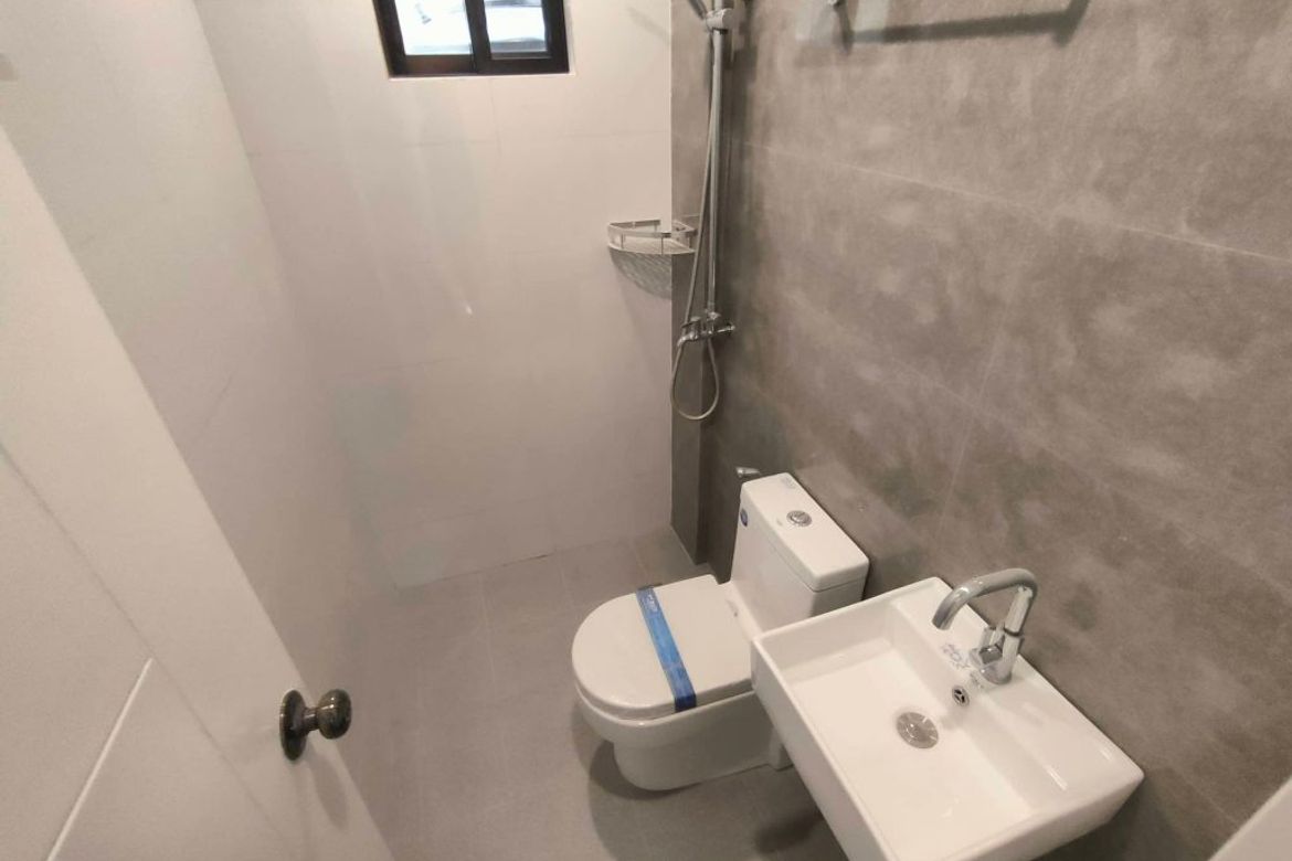 5 Bedroom Townhouse for Sale in Poblacion, Muntinlupa, Metro Manila – photo 6