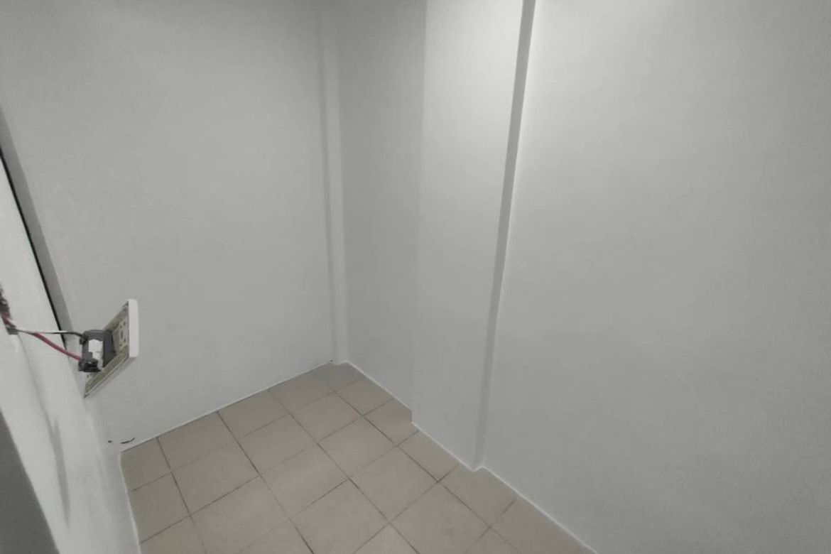 5 Bedroom Townhouse for Sale in Poblacion, Muntinlupa, Metro Manila – photo 7
