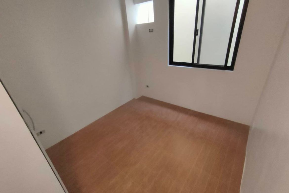 5 Bedroom Townhouse for Sale in Poblacion, Muntinlupa, Metro Manila – photo 8