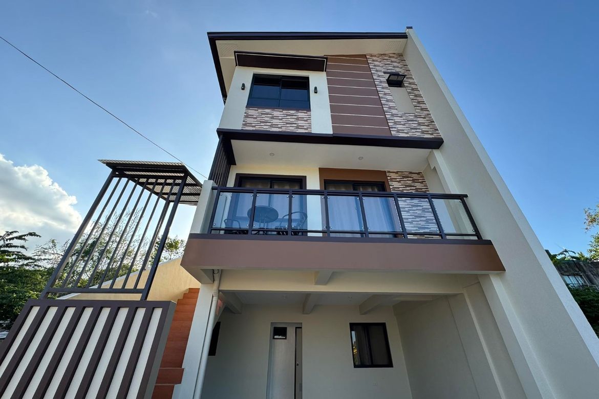 5 Bedroom Townhouse for Sale in San Manuel, San Jose del Monte, Bulacan