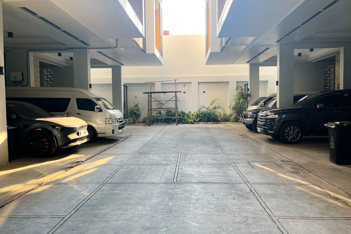 5 Bedroom Townhouse for Sale in Santo Domingo, Quezon City, Metro Manila – photo 2