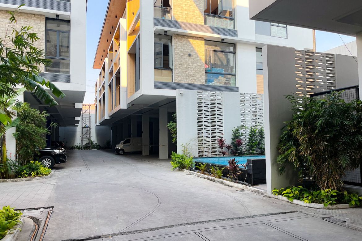 5 Bedroom Townhouse for Sale in Santo Domingo, Quezon City, Metro Manila – photo 4